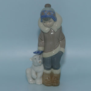 lladro-figure-eskimo-boy-with-pet-5238