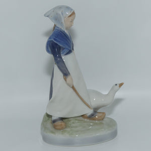 Royal Copenhagen figure 528 | Girl with Goose