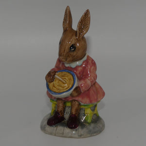 db002-royal-doulton-bunnykins-buntie-helping-mother-no-box