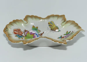Herend Hungary Queen Victoria pattern | fluted dish