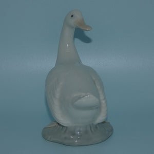 nao-by-lladro-figure-turned-back-duck-243