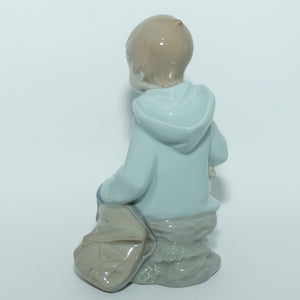 Nao by Lladro figure Boy Resting on Excursion #1037