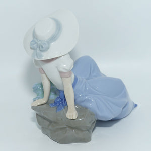 Nao by Lladro figure Listening to the Bird's Songs #1042