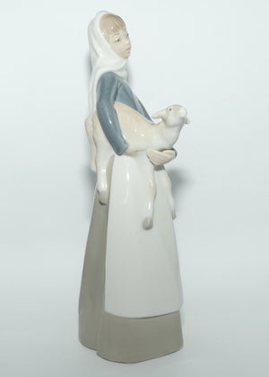 Lladro figure Girl with Lamb | Plain Apron #4584 