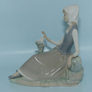 Lladro figure Shepherdess with Dove #4660 | #2