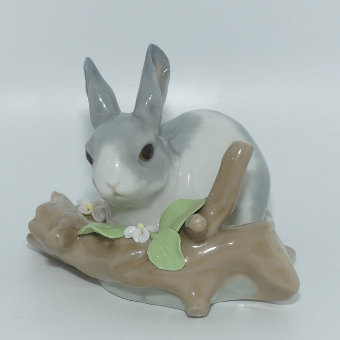 Lladro figure Rabbit Eating | #4773 | #2