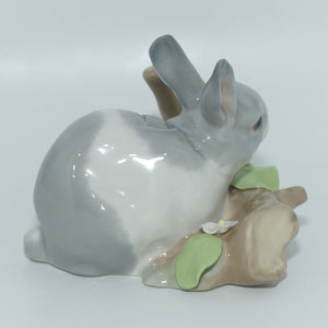 Lladro figure Rabbit Eating #4773 