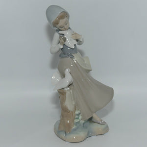Lladro figure Girl with Doves #4915