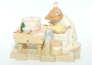 DBH52 Royal Doulton Brambly Hedge figure | Mrs Toadflax Decorates Cake | boxed