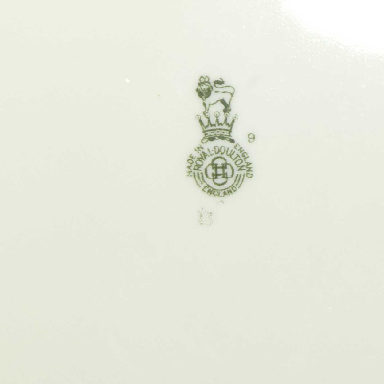 Royal Doulton Floral Patterns X plate Fine Bone China body