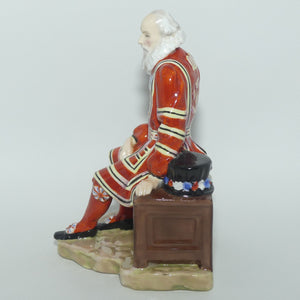 HN2122 Royal Doulton figure Yeoman of the Guard