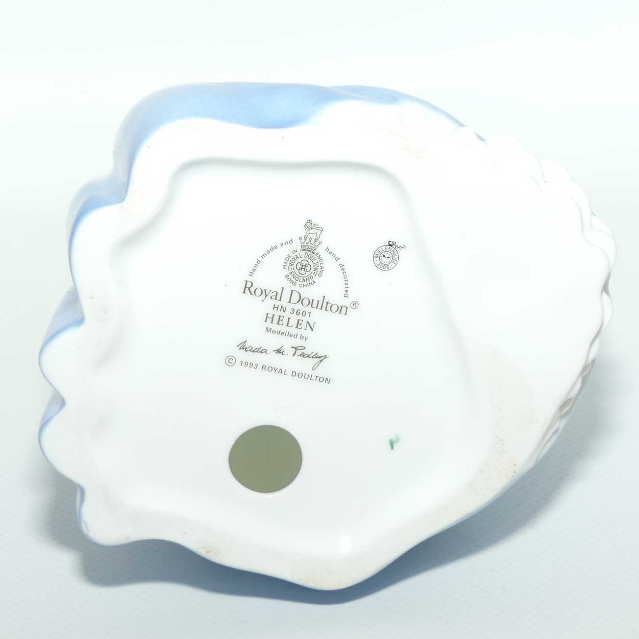 ロイヤルドルトン 『HELEN』 HN 3601 フィギュリン 陶器人形