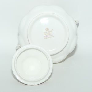 Royal Albert Bone China Lady Hamilton lidded sugar bowl with handles | © 1939 Royal Albert Ltd  
