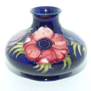 Walter Moorcroft Anemone (Blue) 32/5 vase