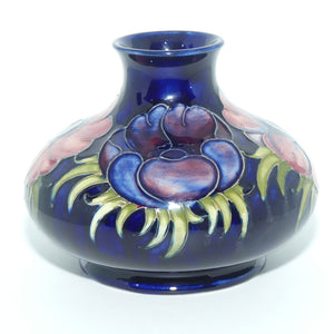 Walter Moorcroft Anemone (Blue) 32/5 vase