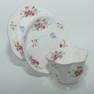 Shelley Dainty shape Rose and Red Daisy trio