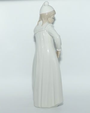 Nao by Lladro figure Girl in Night Dress