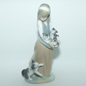 Lladro figure Girl with Cats | Following Her Cats | #1309