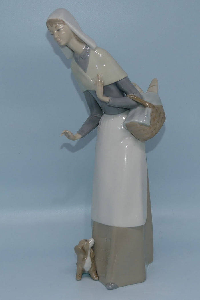 Lladro figure Shepherdess with Dog | Girl with a Basket #1034