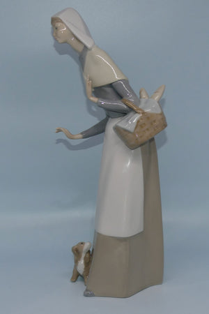 lladro-figure-shepherdess-with-dog-girl-with-a-basket-1034