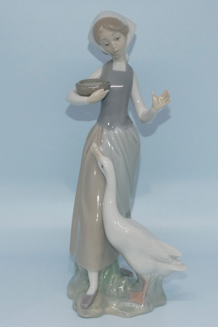 Lladro figure Girl with Duck | #1052 | with Box