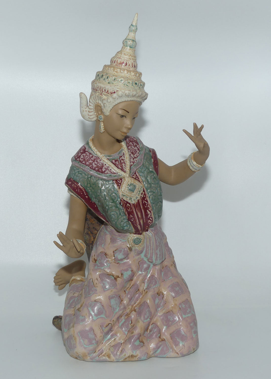 Lladro figure Thai Girl Kneeling (Gres) #2069
