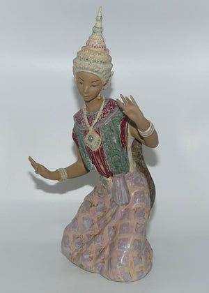 Lladro figure Thai Girl Kneeling (Gres) | Lladro # 01012069 | Sculptor: Vicente Martínez | Issued: 1977 | Retired: 2000