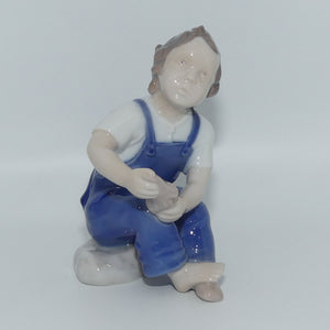 bing-and-grondahl-figure-2275-help-me-mother