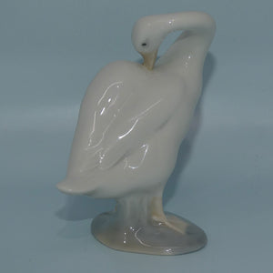 lladro-figure-little-duck-beak-in-wing-4553