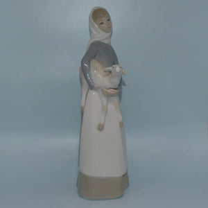 lladro-figure-girl-with-lamb-plain-apron-4584