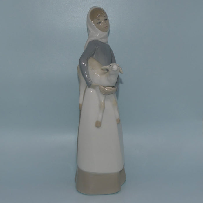 Lladro figure Girl with Lamb | Plain Apron #4584 | #1
