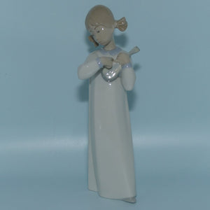 Lladro figure Girl with Guitar | Lladro #01004871