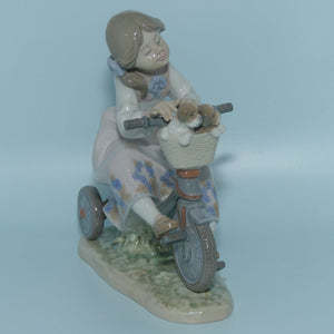 Lladro figure Travelling in Style #5680 | boxed