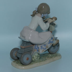 Lladro figure Travelling in Style #5680 | boxed