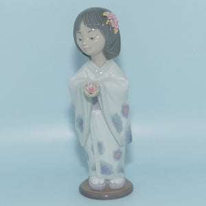 Lladro figure Bearing Flowers | Lladro #01006151