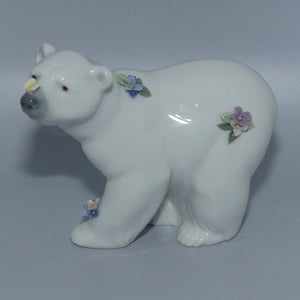 Lladro Attentive Polar Bear with Flowers #6354