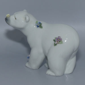 Lladro figure | Attentive Polar Bear with Flowers #6354