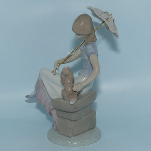 Lladro figure Picture Perfect #7612 | Lladro Collectors Society