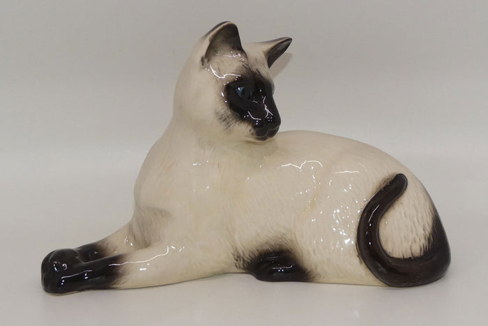 DA124 Royal Doulton Siamese Cat | Lying Looking Back #1