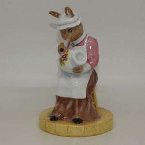 db465-royal-doulton-bunnykins-paintress-bunnykins