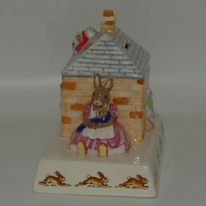 dbgw02-royal-doulton-bunnykins-penny-for-your-thoughts