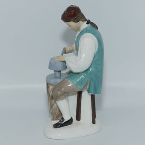 HN2208 Royal Doulton figurine Silversmith of Williamsburg 