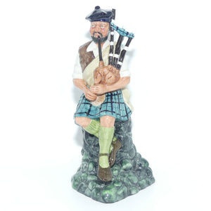 HN2907 Royal Doulton character figure The Piper | Bagpipes