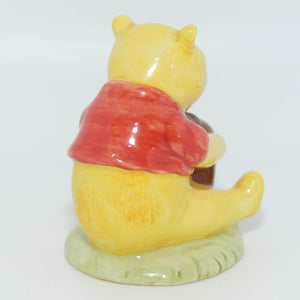WP01 Royal Doulton Winnie the Pooh figure | Winnie the Pooh and the Honey Pot