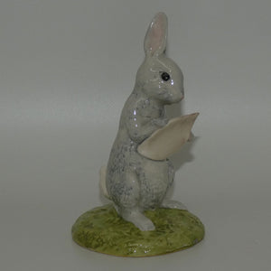 royal-doulton-winnie-the-pooh-wp23-rabbit-reads-the-plan