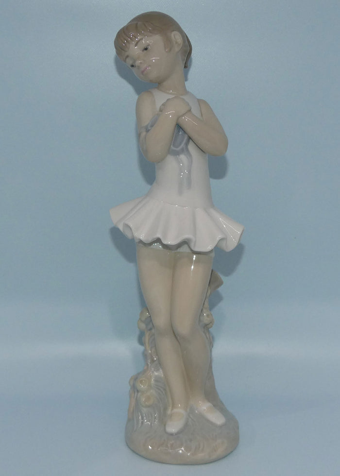 Nao by Lladro figure Ballet Girl #0196
