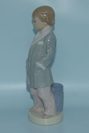 lladro-figure-boy-with-robe-4900