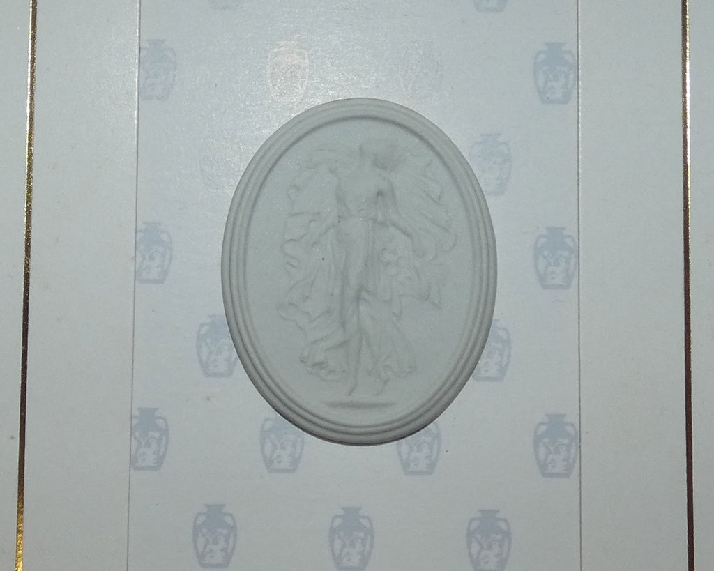 wedgwood-jasper-cameo-collectors-card-white-oval