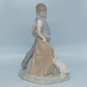 nao-by-lladro-figure-fighting-the-dog-0161