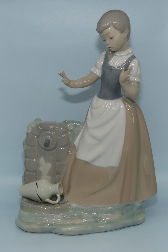 Nao by Lladro figure Girl with Broken Jar #0223